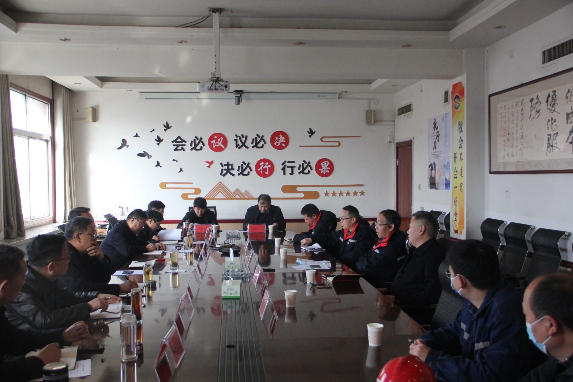 县政府领导一行到博鱼体育中国入口召开现场办公会，助力企业发展